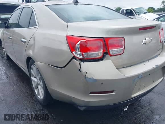 2014 Chevrolet Malibu LS z VIN 1G11A5SL4EF275986, wystawiony jako IAAI lot #42645534 z przebiegiem 173 937 mil mil oraz . Historia ofert i sprzedaży dostępna na DreamBid. Obrazek 17.