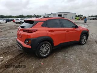 ✅ 2020 Hyundai Kona SEL • VIN: KM8K22AA8LU399884 • Лот: 67415603. Опубликован ранее на Copart с пробегом 31 763 миль. Бесплатный доступ к архиву аукционных продаж из США и подробный отчёт об истории автомобиля на DreamBid. Изображение 3.