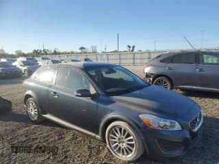 ✅ 2011 Volvo C30 • VIN: YV1672MK2B2238303 • Лот: 76824794. Опубликован ранее на Copart с пробегом 63 574 миль. Бесплатный доступ к архиву аукционных продаж из США и подробный отчёт об истории автомобиля на DreamBid. Изображение 4.