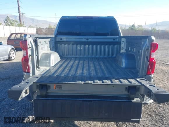 2024 Chevrolet Silverado 1500 LT с VIN 3GCPDDEK9RG261432, выставлен на аукционе IAAI как лот 43302717 с пробегом 18 579 миль миль и . История ставок и продаж доступна на DreamBid. Изображение 18.