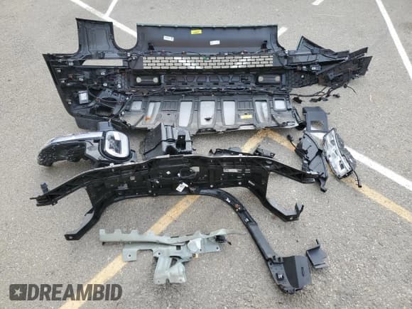 ✅ 2023 Rivian R1S Adventure • VIN: 7PDSGABA2PN023821 • Lot: 86901275. Wystawiony na Copart z przebiegiem 18 214 mil. Bezpłatny archiwum sprzedaży aukcyjnych z USA i szczegółowy raport historii pojazdu na DreamBid. Zdjęcie 13.