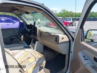 ✅ 2002 Chevrolet Suburban LT • VIN: 3GNFK16Z92G278272 • Lot: 42073331. Wystawiony na IAAI z przebiegiem 443 324 mil. Bezpłatny archiwum sprzedaży aukcyjnych z USA i szczegółowy raport historii pojazdu na DreamBid. Zdjęcie 5.