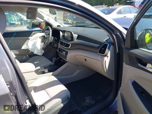 ✅ 2019 Hyundai Tucson SE • VIN: KM8J23A40KU962727 • Lot: 43103436. Wystawiony na IAAI z przebiegiem 95 441 mil mil. Skorzystaj z bezpłatnego archiwum sprzedaży aukcyjnych z USA i zobacz szczegółowy raport historii pojazdu na DreamBid. Zdjęcie 5.