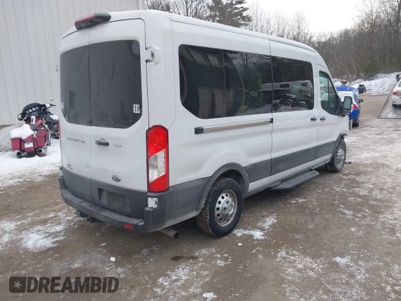 ✅ 2022 Ford Transit Passenger XL • VIN: 1FBAX9CG9NKA49419 • Лот: 41342452. Опубликован ранее на IAAI с пробегом 17 602 миль. Бесплатный доступ к архиву аукционных продаж из США и подробный отчёт об истории автомобиля на DreamBid. Изображение 4.