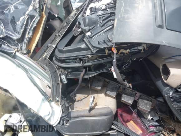 2023 Hyundai Santa Fe SEL z VIN 5NMS24AJ3PH585569, wystawiony jako IAAI lot #42553842 z przebiegiem 21 614 mil mil oraz . Historia ofert i sprzedaży dostępna na DreamBid. Obrazek 5.