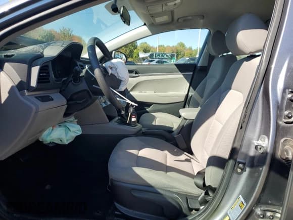 ✅ 2019 Hyundai Elantra SE • VIN: KMHD74LFXKU853727 • Lot: 84952905. Listed on Copart with 77,929 mi. Free auction sales archive from the USA and detailed vehicle history report at DreamBid. Image 7.