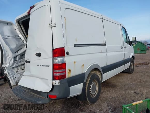 ✅ 2015 Mercedes-Benz Sprinter Cargo • VIN: WD3PE7DC8FP153555 • Лот: 41955246. Опубликован ранее на IAAI с пробегом 233 005 миль. Бесплатный доступ к архиву аукционных продаж из США и подробный отчёт об истории автомобиля на DreamBid. Изображение 4.