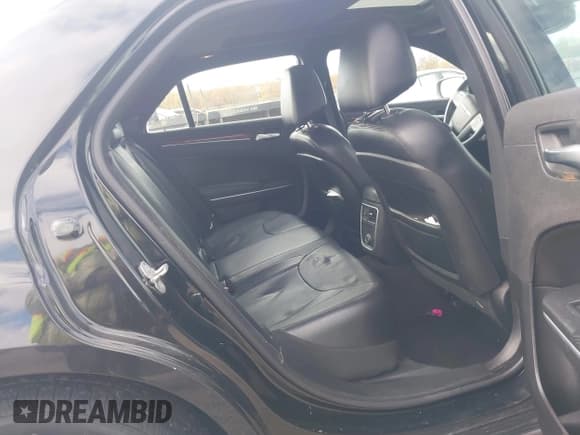 ✅ 2014 Chrysler 300 Uptown Edition • VIN: 2C3CCAAG7EH200869 • Лот: 43549692. Опубликован ранее на IAAI с пробегом 184 664 миль. Бесплатный доступ к архиву аукционных продаж из США и подробный отчёт об истории автомобиля на DreamBid. Изображение 8.