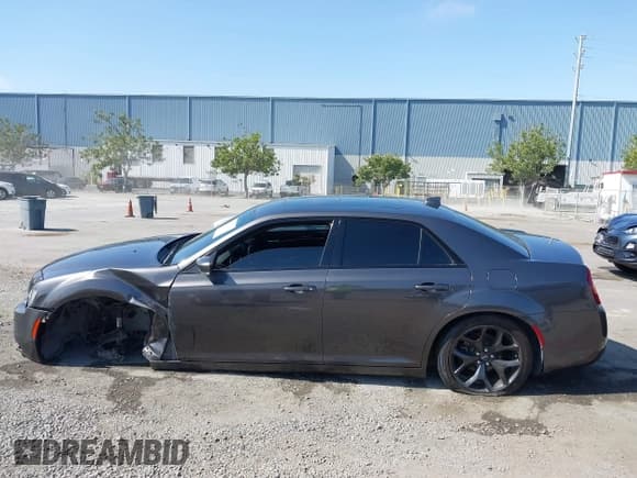 ✅ 2021 Chrysler 300 S • VIN: 2C3CCABG2MH537026 • Lot: 43061681. Listed on IAAI with 78,876 mi. Free auction sales archive from the USA and detailed vehicle history report at DreamBid. Image 15.