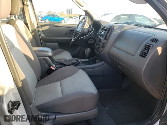 ✅ 2005 Ford Escape XLS Value • VIN: 1FMYU02Z75KB13387 • Лот: 40399594. Опубликован ранее на Copart с пробегом 148 579 миль. Бесплатный доступ к архиву аукционных продаж из США и подробный отчёт об истории автомобиля на DreamBid. Изображение 5.