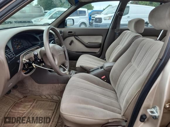 ✅ 1993 Toyota Camry DLX • VIN: 4T1SK11E6PU180747 • Lot: 64990075. Wystawiony na Copart z przebiegiem 109 692 mil. Bezpłatny archiwum sprzedaży aukcyjnych z USA i szczegółowy raport historii pojazdu na DreamBid. Zdjęcie 7.