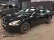2012 Nissan Maxima S z VIN 1N4AA5AP9CC863172, wystawiony jako IAAI lot #42120073 z przebiegiem 102 500 mil mil oraz . Historia ofert i sprzedaży dostępna na DreamBid. Obrazek 2.