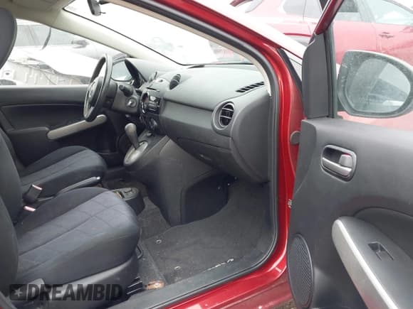 ✅ 2014 Mazda 2 Sport • VIN: JM1DE1KY8E0172344 • Lot: 43579630. Wystawiony na IAAI z przebiegiem 143 560 mil. Bezpłatny archiwum sprzedaży aukcyjnych z USA i szczegółowy raport historii pojazdu na DreamBid. Zdjęcie 5.