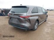 ✅ 2021 Toyota Sienna LE • VIN: 5TDKRKEC4MS016203 • Lot: 43384218. Wystawiony na IAAI z przebiegiem 109 550 mil. Bezpłatny archiwum sprzedaży aukcyjnych z USA i szczegółowy raport historii pojazdu na DreamBid. Zdjęcie 4.