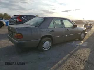 ✅ 1990 Mercedes-Benz 260 • VIN: WDBEA26D8LB226481 • Лот: 79699094. Опубликован ранее на Copart с пробегом 197 582 миль. Бесплатный доступ к архиву аукционных продаж из США и подробный отчёт об истории автомобиля на DreamBid. Изображение 3.