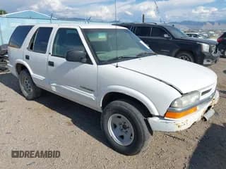 ✅ 2002 Chevrolet Blazer LS • VIN: 1GNDT13W72K122979 • Lot: 43213113. Wystawiony na IAAI z przebiegiem Nie podano. Bezpłatny archiwum sprzedaży aukcyjnych z USA i szczegółowy raport historii pojazdu na DreamBid. Zdjęcie 1.