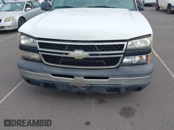 2007 Chevrolet Silverado 1500 Work Truck z VIN 3GCEC14X87G198472, wystawiony jako IAAI lot #43411936 z przebiegiem 154 696 mil mil oraz . Historia ofert i sprzedaży dostępna na DreamBid. Obrazek 6.