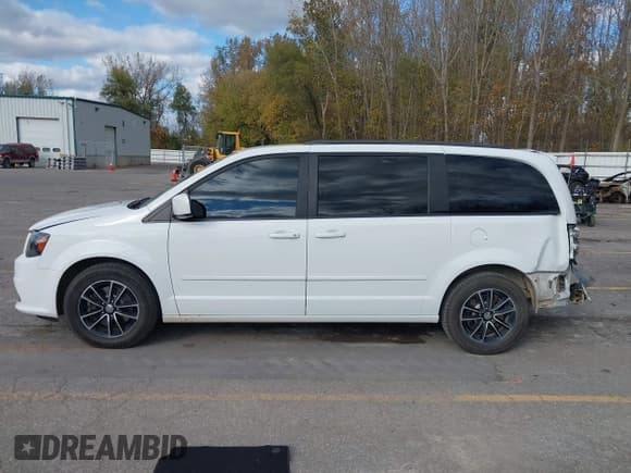 ✅ 2017 Dodge Grand Caravan GT • VIN: 2C4RDGEG6HR799116 • Lot: 43593305. Listed on IAAI with 151,457 mi. Free auction sales archive from the USA and detailed vehicle history report at DreamBid. Image 14.