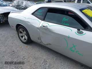 2010 Dodge Challenger SE z VIN 2B3CJ4DV9AH270088, wystawiony jako IAAI lot #43375338 z przebiegiem 139 412 mil mil oraz . Historia ofert i sprzedaży dostępna na DreamBid. Obrazek 6.