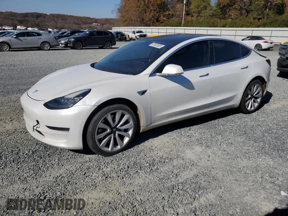 ✅ 2019 Tesla Model 3 Mid Range • VIN: 5YJ3E1EA8KF466494 • Lot: 91805595. Wystawiony na Copart z przebiegiem 54 907 mil. Bezpłatny archiwum sprzedaży aukcyjnych z USA i szczegółowy raport historii pojazdu na DreamBid. Zdjęcie 1.