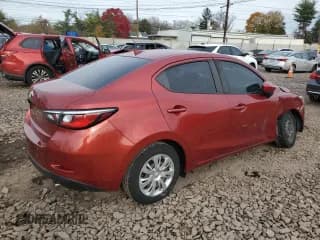 ✅ 2019 Toyota Yaris L • VIN: 3MYDLBYV6KY520623 • Lot: 90750895. Wystawiony na Copart z przebiegiem 42 776 mil. Bezpłatny archiwum sprzedaży aukcyjnych z USA i szczegółowy raport historii pojazdu na DreamBid. Zdjęcie 3.