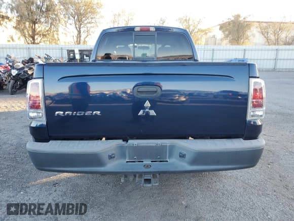 ✅ 2006 Mitsubishi Raider Duro Cross • VIN: 1Z7HC38K26S578751 • Lot: 46173615. Listed on Copart with 107,371 mi. Free auction sales archive from the USA and detailed vehicle history report at DreamBid. Image 6.