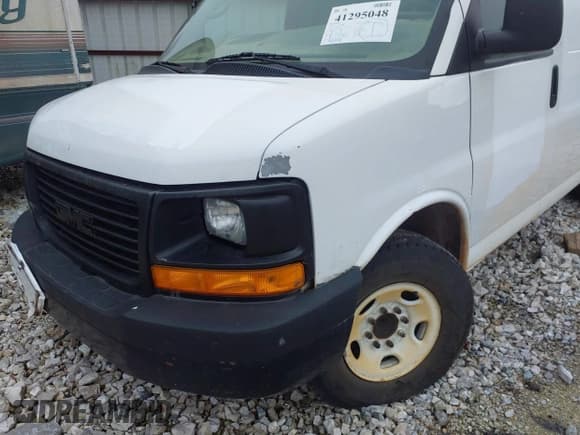 ✅ 2012 GMC Savana Cargo • VIN: 1GTW7FCA3C1184166 • Lot: 41295048. Wystawiony na IAAI z przebiegiem 411 418 mil. Bezpłatny archiwum sprzedaży aukcyjnych z USA i szczegółowy raport historii pojazdu na DreamBid. Zdjęcie 17.