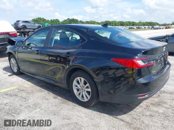 ✅ 2025 Toyota Camry XSE • VIN: 4T1DAACK8SU526661 • Lot: 42739927. Wystawiony na IAAI z przebiegiem 21 859 mil. Bezpłatny archiwum sprzedaży aukcyjnych z USA i szczegółowy raport historii pojazdu na DreamBid. Zdjęcie 3.