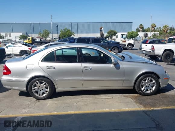 ✅ 2006 Mercedes-Benz E 350 • VIN: WDBUF56JX6A765540 • Лот: 42895130. Опубликован ранее на IAAI с пробегом 99 777 миль. Бесплатный доступ к архиву аукционных продаж из США и подробный отчёт об истории автомобиля на DreamBid. Изображение 14.