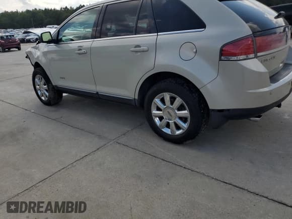 ✅ 2007 Lincoln MKX • VIN: 2LMDU68C97BJ37535 • Lot: 69587305. Listed on Copart with 87,375 mi. Free auction sales archive from the USA and detailed vehicle history report at DreamBid. Image 2.