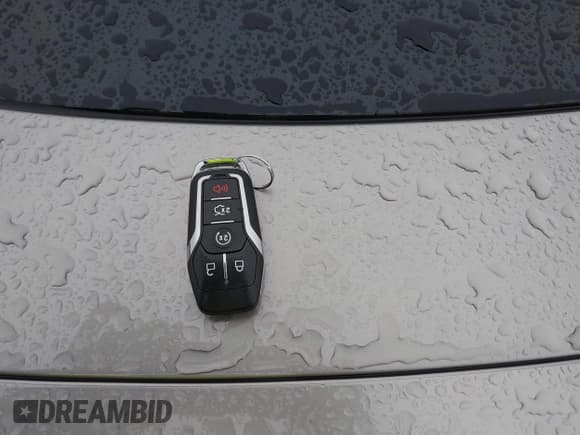 ✅ 2016 Lincoln MKZ Hybrid • VIN: 3LN6L2LU0GR627282 • Лот: 43585051. Опубликован ранее на IAAI с пробегом 185 015 миль. Бесплатный доступ к архиву аукционных продаж из США и подробный отчёт об истории автомобиля на DreamBid. Изображение 11.