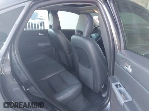 ✅ 2008 Volvo S40 2.4L • VIN: YV1MS382382374471 • Лот: 43597414. Опубликован ранее на IAAI с пробегом 161 657 миль. Бесплатный доступ к архиву аукционных продаж из США и подробный отчёт об истории автомобиля на DreamBid. Изображение 8.