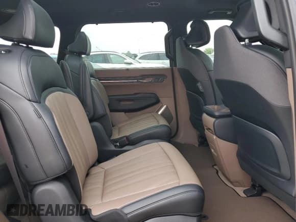 ✅ 2025 Kia EV9 GT-Line • VIN: KNDAEFS58S6055667 • Lot: 89324525. Wystawiony na Copart z przebiegiem 627 mil. Bezpłatny archiwum sprzedaży aukcyjnych z USA i szczegółowy raport historii pojazdu na DreamBid. Zdjęcie 11.