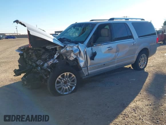 ✅ 2011 Lincoln Navigator • VIN: 5LMJJ3H51BEJ05924 • Lot: 43469338. Wystawiony na IAAI z przebiegiem Nie podano. Bezpłatny archiwum sprzedaży aukcyjnych z USA i szczegółowy raport historii pojazdu na DreamBid. Zdjęcie 17.