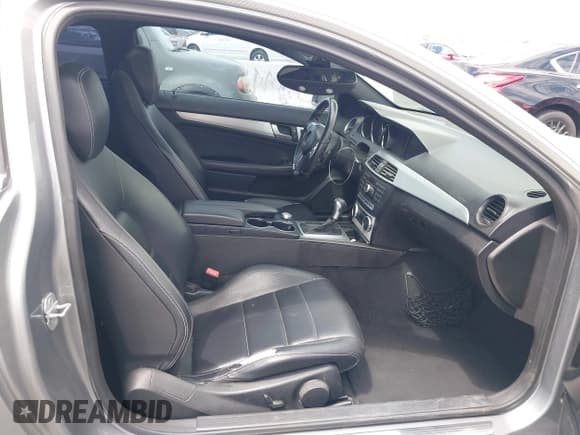 ✅ 2012 Mercedes-Benz C 250 • VIN: WDDGJ4HB1CF751432 • Lot: 42202778. Wystawiony na IAAI z przebiegiem 102 327 mil. Bezpłatny archiwum sprzedaży aukcyjnych z USA i szczegółowy raport historii pojazdu na DreamBid. Zdjęcie 5.