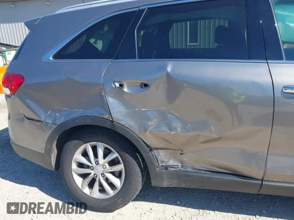 ✅ 2017 Kia Sorento LX • VIN: 5XYPGDA36HG246812 • Lot: 43420006. Listed on IAAI with 84,288 mi. Free auction sales archive from the USA and detailed vehicle history report at DreamBid. Image 6.