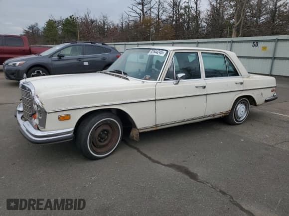 ✅ 1968 Mercedes-Benz 280 • VIN: 10801812000678 • Lot: 92544245. Listed on Copart with 37,290 mi. Free auction sales archive from the USA and detailed vehicle history report at DreamBid. Image 1.