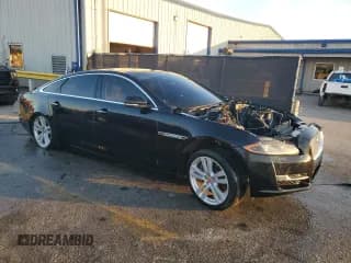 ✅ 2016 Jaguar XJ Portfolio • VIN: SAJWA2G78G8W01658 • Lot: 71628085. Wystawiony na Copart z przebiegiem Nie podano. Bezpłatny archiwum sprzedaży aukcyjnych z USA i szczegółowy raport historii pojazdu na DreamBid. Zdjęcie 4.
