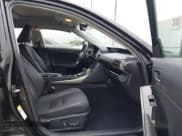 ✅ 2017 Lexus IS 200t • VIN: JTHBA1D25H5041230 • Lot: 42192018. Wystawiony na IAAI z przebiegiem 92 688 mil. Bezpłatny archiwum sprzedaży aukcyjnych z USA i szczegółowy raport historii pojazdu na DreamBid. Zdjęcie 5.