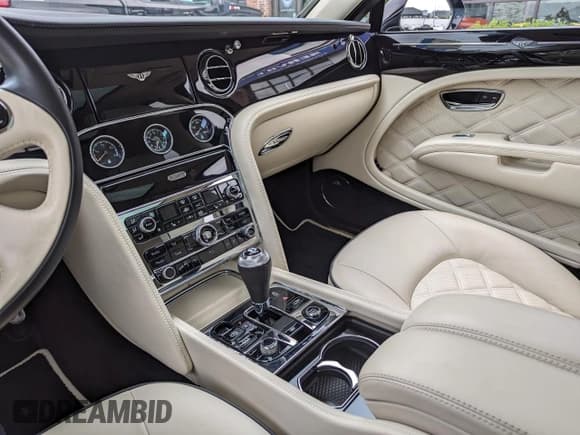 ✅ 2014 Bentley Mulsanne • VIN: SCBBB7ZH4EC019907 • Lot: 44277015. Wystawiony na Copart z przebiegiem 11 401 mil. Bezpłatny archiwum sprzedaży aukcyjnych z USA i szczegółowy raport historii pojazdu na DreamBid. Zdjęcie 9.