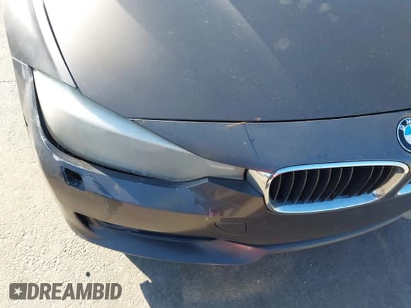 ✅ 2012 BMW 3 Series 328i • VIN: WBA3A5C56CF341738 • Lot: 43852680. Listed on IAAI with 296,924 mi. Free auction sales archive from the USA and detailed vehicle history report at DreamBid. Image 6.