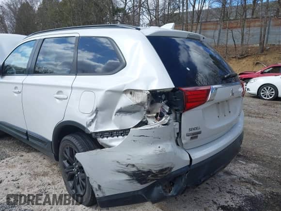 2018 Mitsubishi Outlander ES с VIN JA4AZ3A36JZ049294, выставлен на аукционе IAAI как лот 41893220 с пробегом 56 241 миль миль и . История ставок и продаж доступна на DreamBid. Изображение 6.