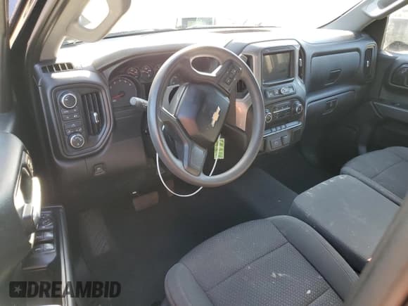 ✅ 2019 Chevrolet Silverado 1500 Custom • VIN: 1GCRYBEH3KZ361893 • Lot: 71166855. Wystawiony na Copart z przebiegiem Nie podano. Bezpłatny archiwum sprzedaży aukcyjnych z USA i szczegółowy raport historii pojazdu na DreamBid. Zdjęcie 8.