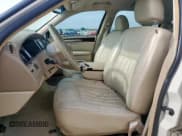 ✅ 2006 Lincoln Town Car Signature • VIN: 1LNHM81V66Y640509 • Lot: 59220805. Wystawiony na Copart z przebiegiem 352 029 mil. Bezpłatny archiwum sprzedaży aukcyjnych z USA i szczegółowy raport historii pojazdu na DreamBid. Zdjęcie 7.