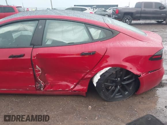 ✅ 2022 Tesla Model S • VIN: 5YJSA1E59NF494027 • Lot: 43771494. Wystawiony na IAAI z przebiegiem 24 580 mil. Bezpłatny archiwum sprzedaży aukcyjnych z USA i szczegółowy raport historii pojazdu na DreamBid. Zdjęcie 6.