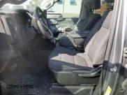 ✅ 2021 Chevrolet Silverado 1500 Custom • VIN: 1GCRYBEK2MZ366355 • Lot: 69865394. Wystawiony na Copart z przebiegiem 59 801 mil. Bezpłatny archiwum sprzedaży aukcyjnych z USA i szczegółowy raport historii pojazdu na DreamBid. Zdjęcie 7.