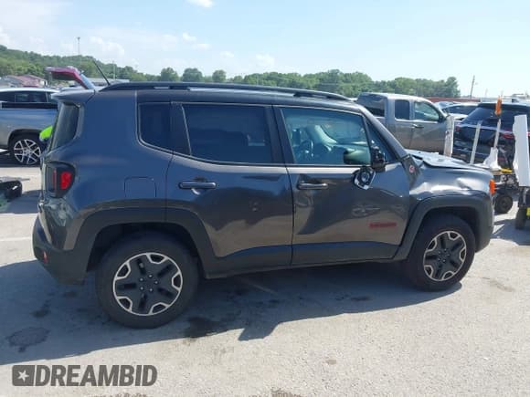 ✅ 2017 Jeep Renegade Trailhawk • VIN: ZACCJBCB5HPG55165 • Лот: 42799610. Опубликован ранее на IAAI с пробегом 84 606 миль. Бесплатный доступ к архиву аукционных продаж из США и подробный отчёт об истории автомобиля на DreamBid. Изображение 13.