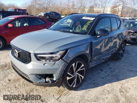 ✅ 2020 Volvo XC40 R-Design • VIN: YV4162UM5L2311182 • Lot: 69842262. Listed on Copart with 37,558 mi. Free auction sales archive from the USA and detailed vehicle history report at DreamBid. Image 1.