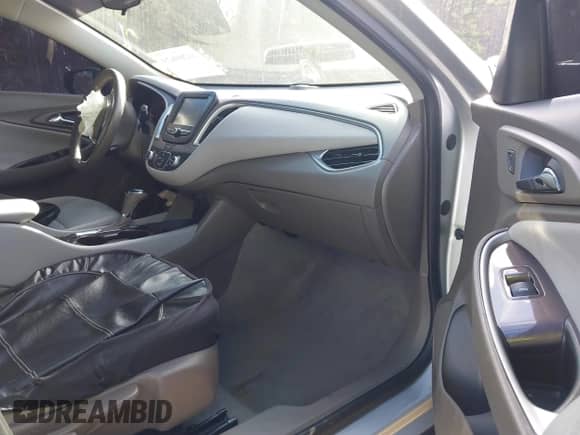 2018 Chevrolet Malibu LS z VIN 1G1ZC5ST8JF194027, wystawiony jako IAAI lot #41209623 z przebiegiem 112 940 mil mil oraz . Historia ofert i sprzedaży dostępna na DreamBid. Obrazek 5.