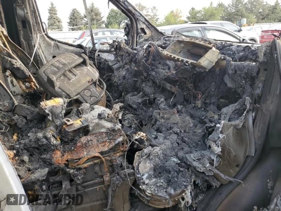 ✅ 2015 Ford Transit Cargo • VIN: 1FTNR2XM9FKA22723 • Lot: 71485014. Wystawiony na Copart z przebiegiem Nie podano. Bezpłatny archiwum sprzedaży aukcyjnych z USA i szczegółowy raport historii pojazdu na DreamBid. Zdjęcie 7.